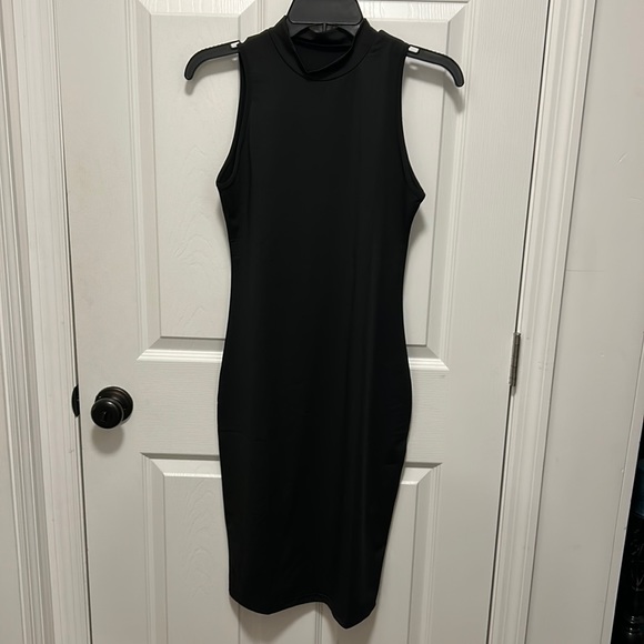 Dresses & Skirts - Black Sleeveless Dress